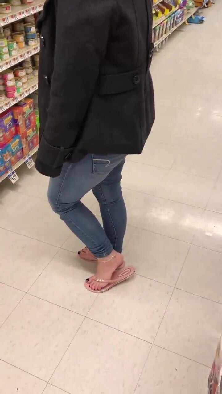 Beautiful Feet at the Grocery Store