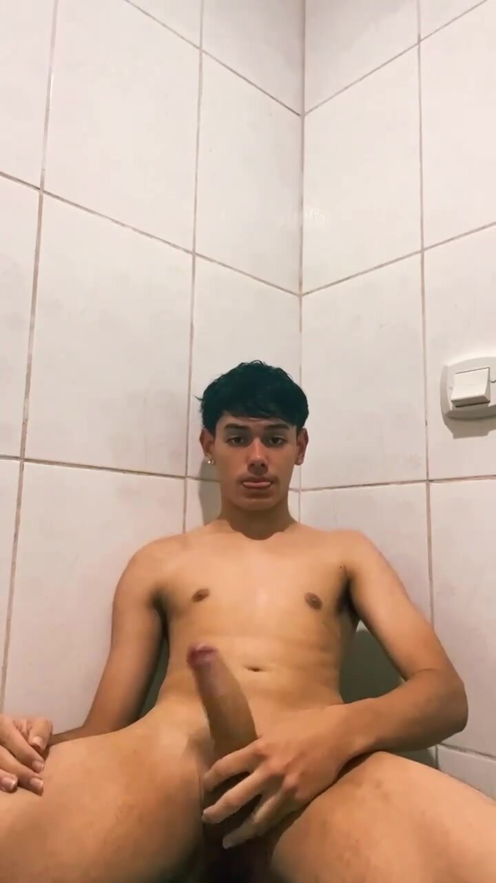 Twink: bem novinho punhetando - ThisVid.com