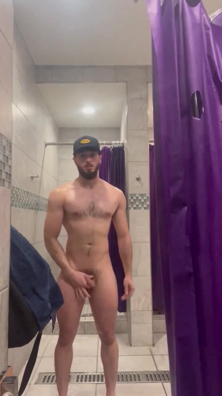 Daddy shows off in locker room