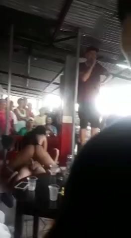 Latina public fuck a una fiesta