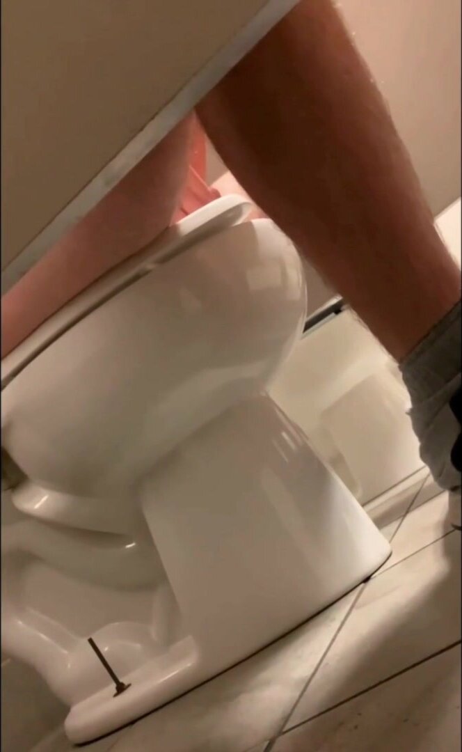 Spy- American guy caught jerking off to porn in toilet