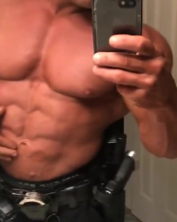 MUSCLE COP Showoff