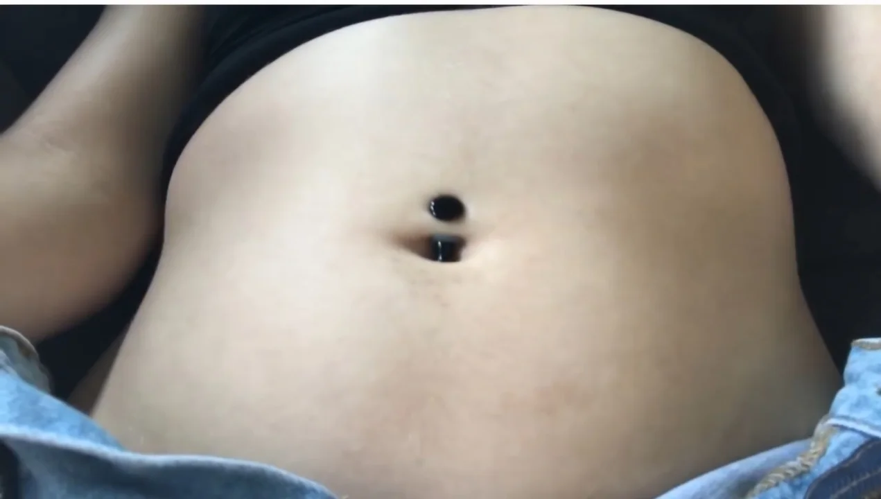 Girl sloshing her belly - video 2 - ThisVid.com