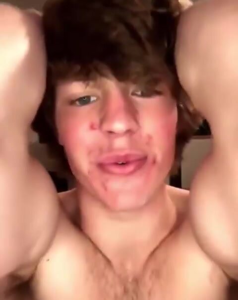 Muscled twink with hairy pits flexing