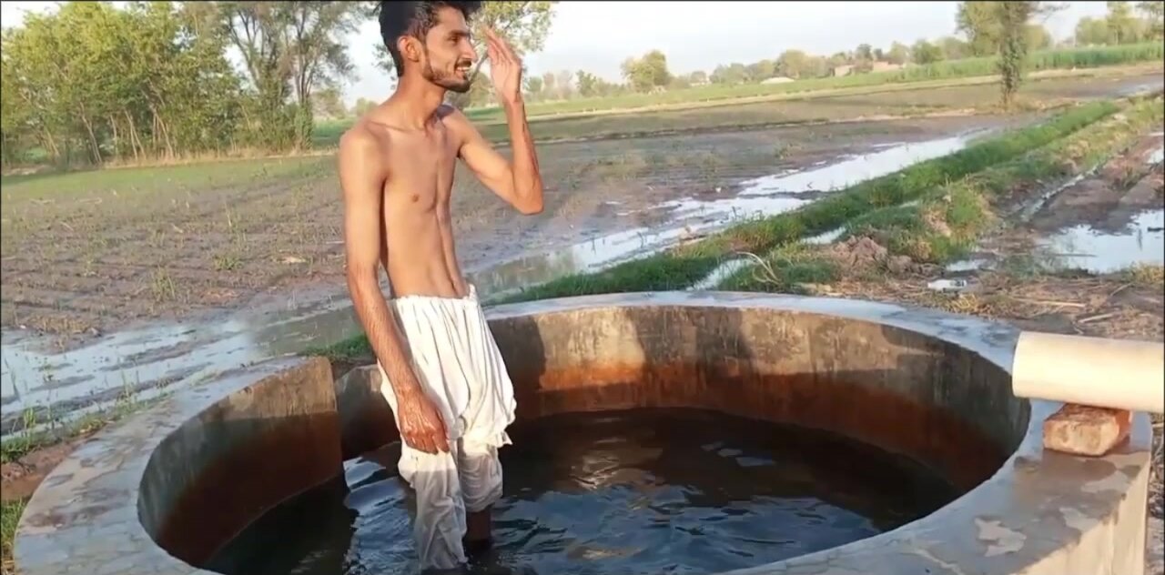 Paki villager bathing in tubewell