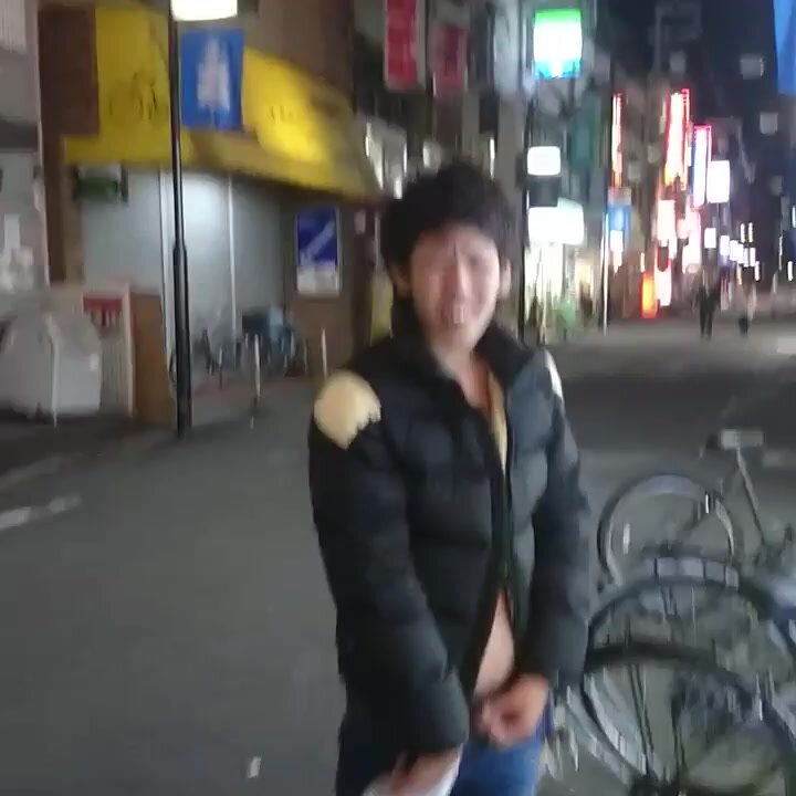 Asian guy pissing on street