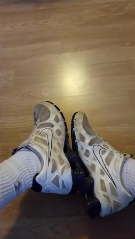 From Youtube. Cum in shox