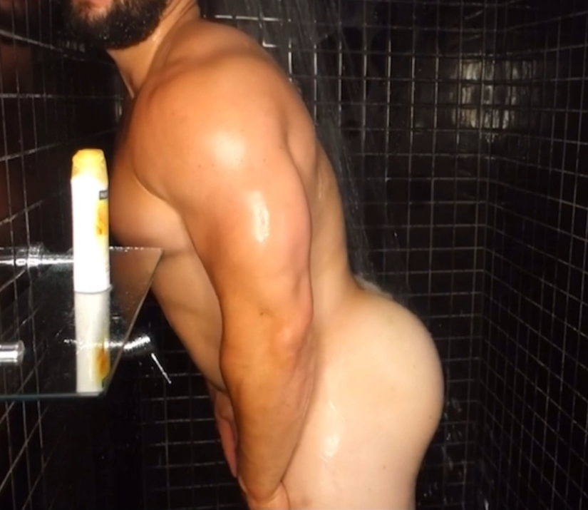 Beefy muscle bodybuilder wags his ass at you