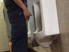 HANDSOME MECHANIC PISSING AT THE URINALS SPY