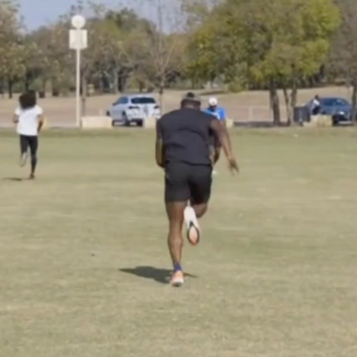 African runner with a big booty