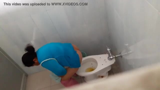 toilet pee spy - video 2