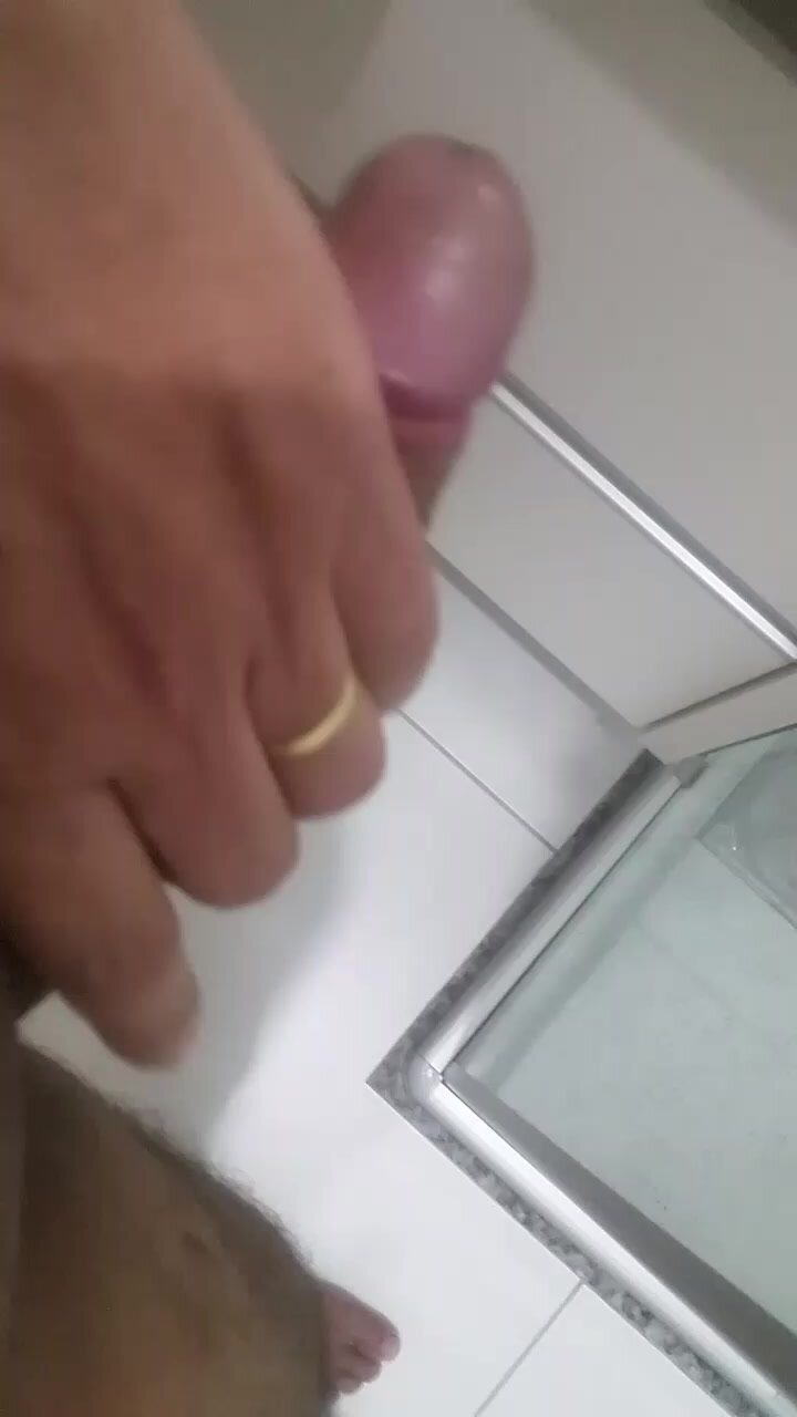 Casado batendo uma