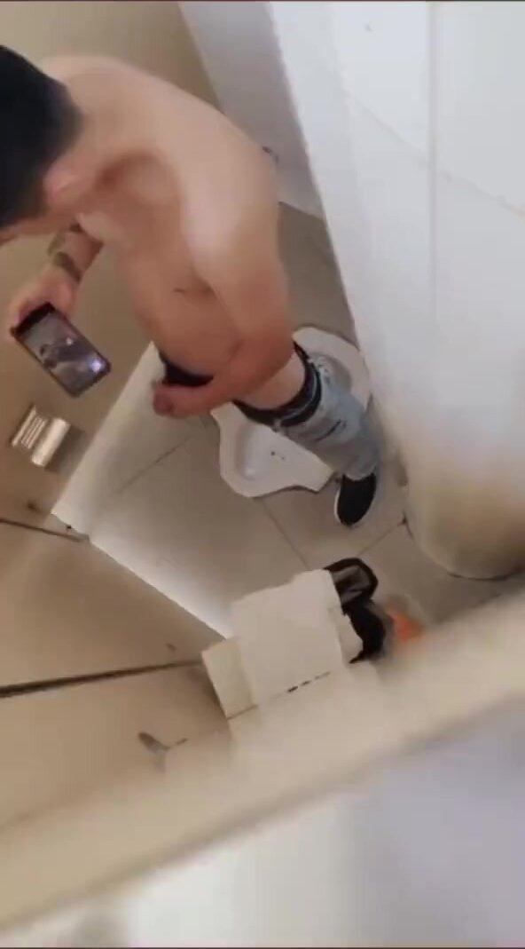Asian toilet spy - video 108