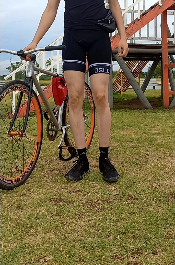 Pissing my cycling shorts in public. Part 6.