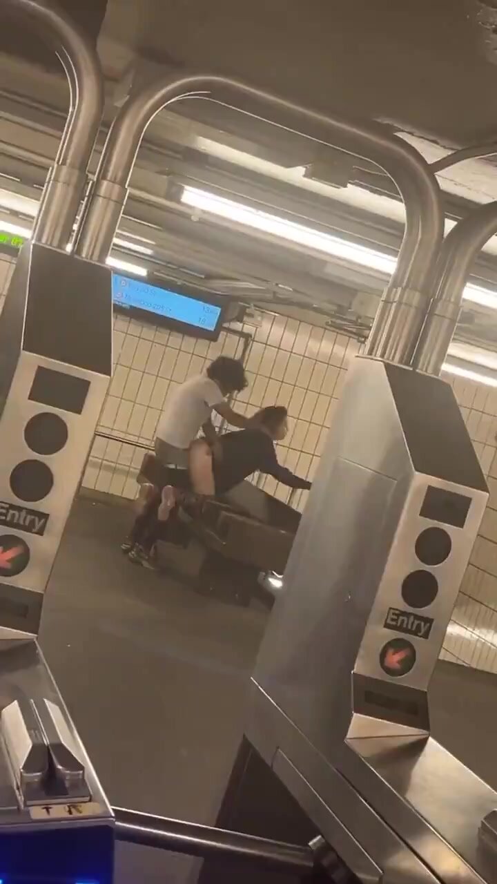Guy fucks a bitch in NY train station