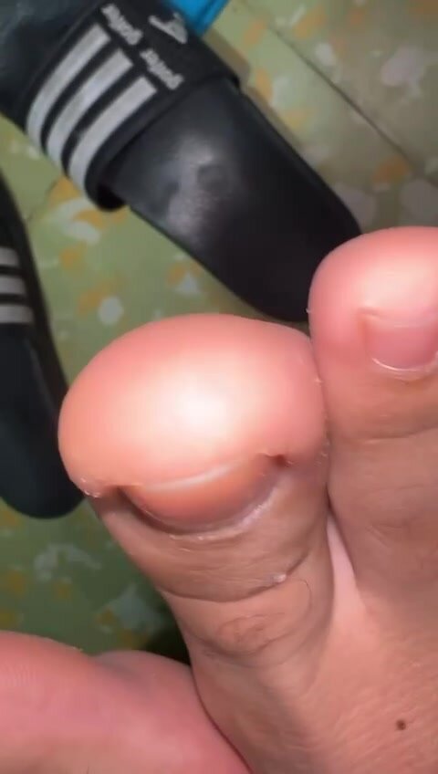 Nice papi feet tops close-up