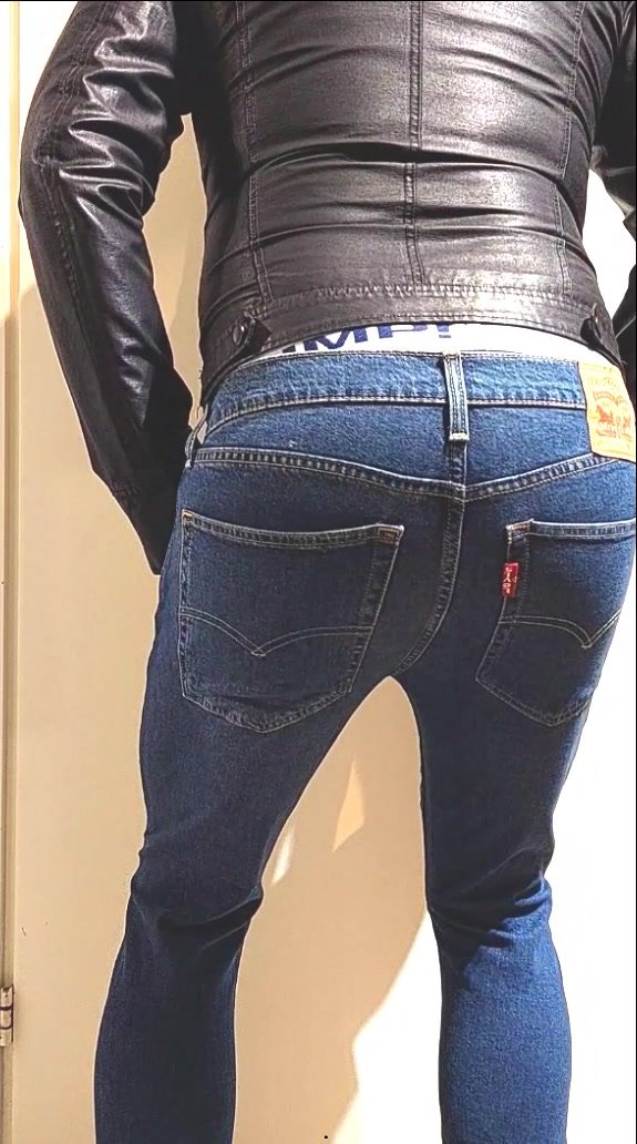 Skintight Levi\