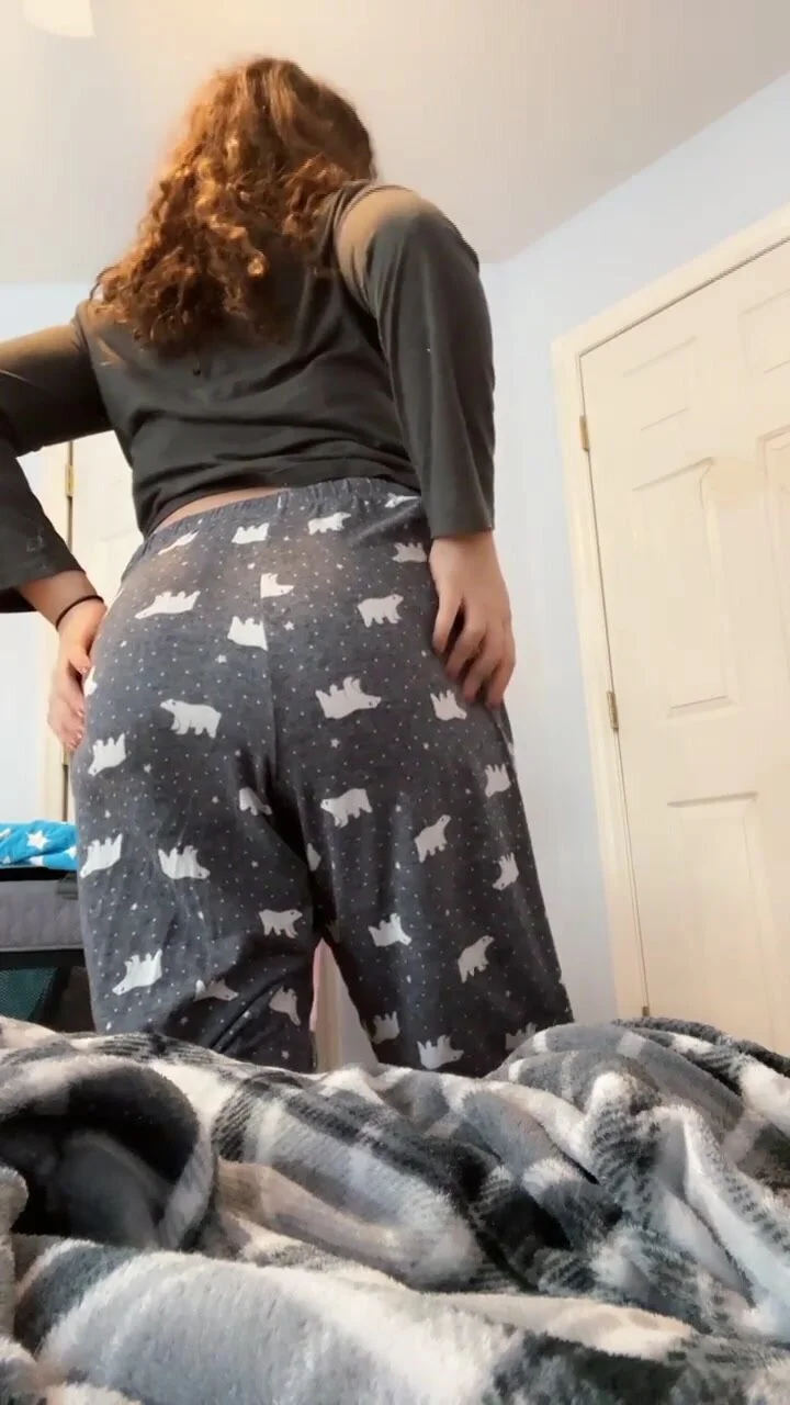 Cute girl fart 2 - ThisVid.com