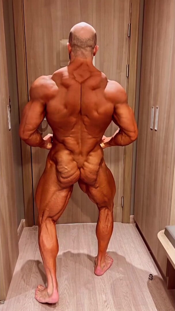 MusclFreak back, legs and glutes
