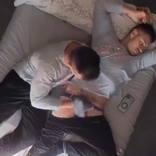 Mamando a mi novio mientras duerme