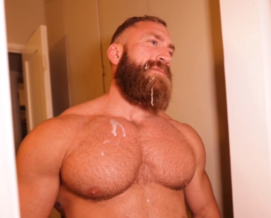 Muscle fag drains his two pent up Str8 roommates
