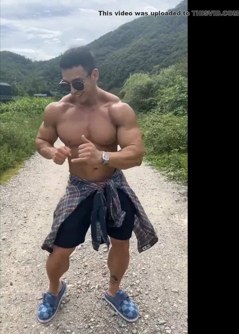 Naked male muscle: Asian Bodybuilder - Dancer… ThisVid.com