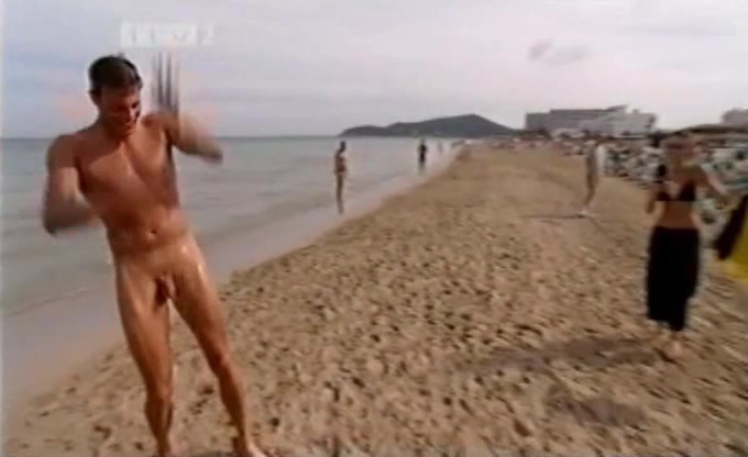 Extra - Foreign TV Nudity - video 321