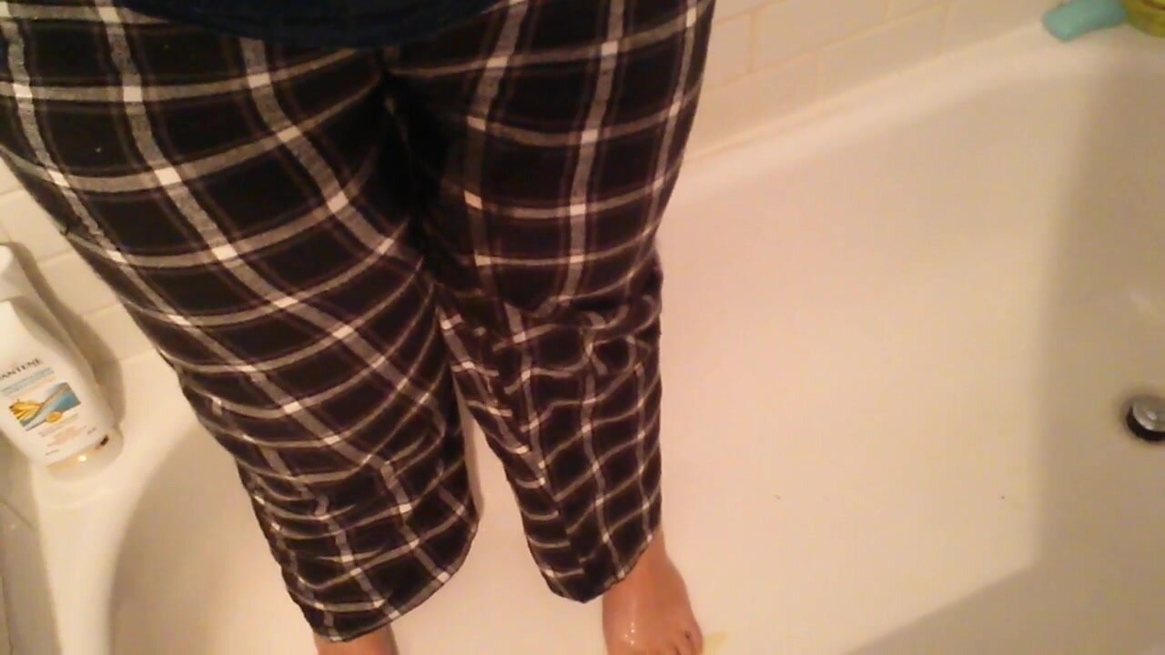 Teen wets her pajama bottoms