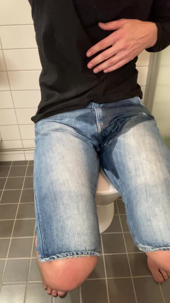 Desperate guy pees himself