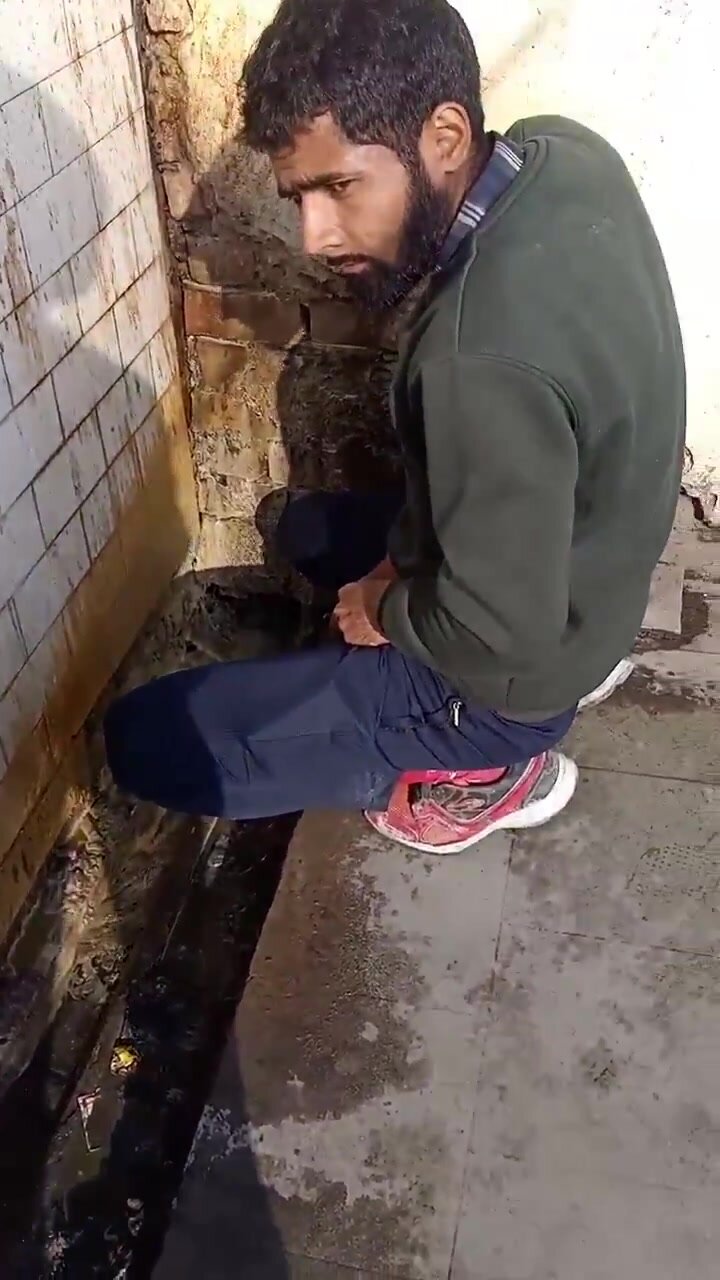 Indian public urinal - video 3
