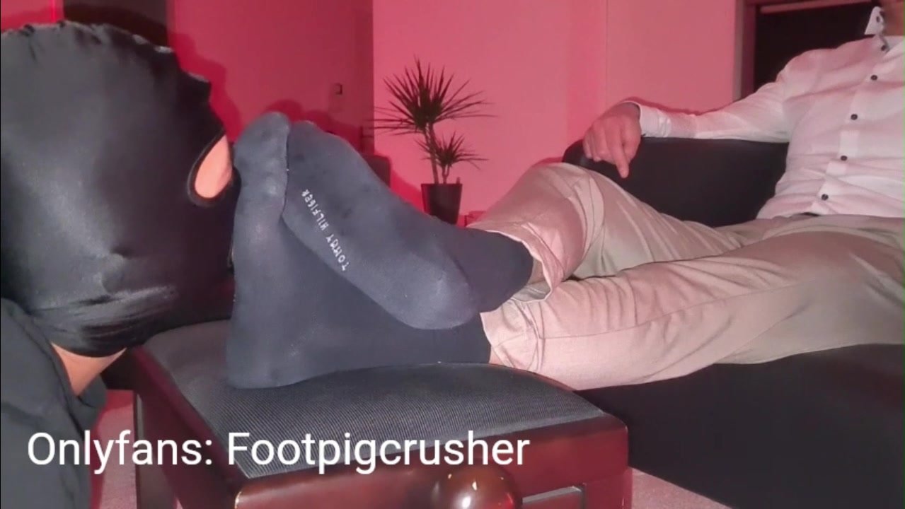 Footpigcrusher in business casual outfit >:)