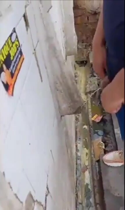 Indian public urinal - video 5