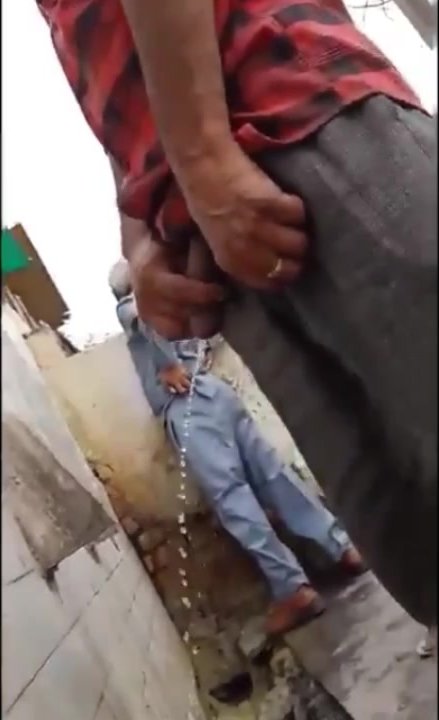 Indian public urinal - video 6