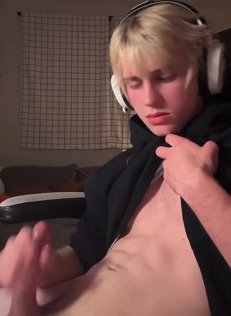Blonde teen guy cumshot