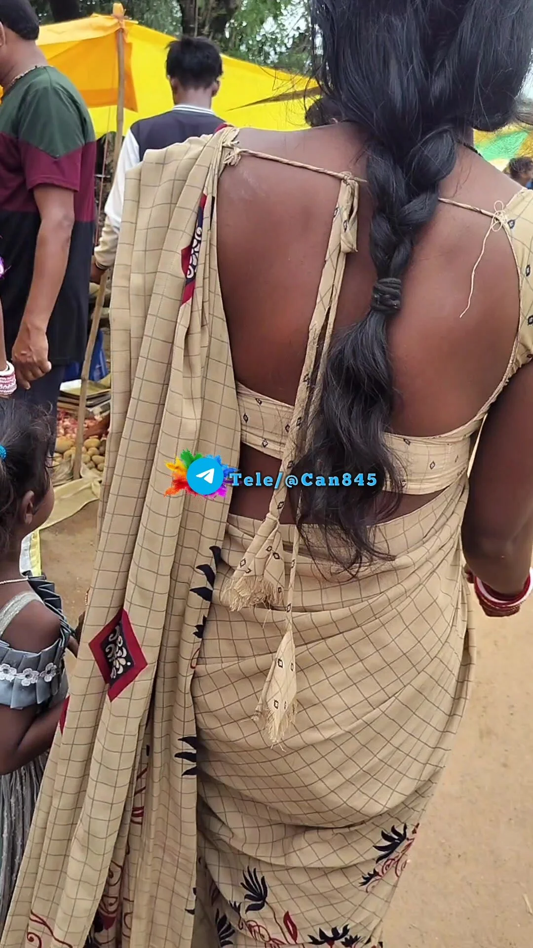 Video: Street sexy backless bhabhi - ThisVid.com