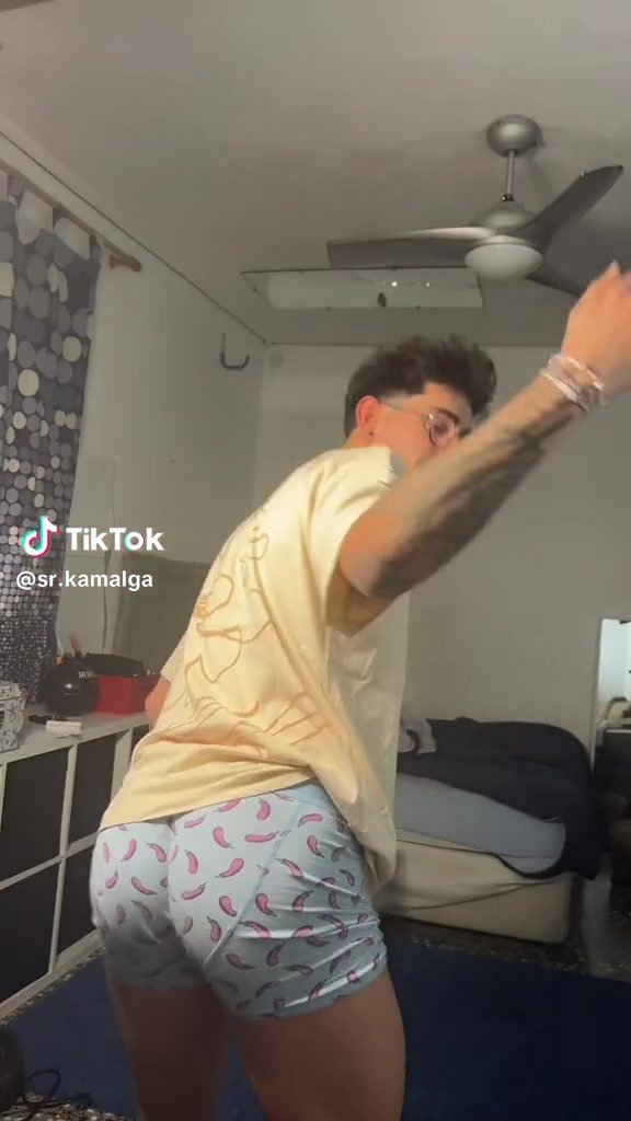 Latino twerk (fat ass) pt.2