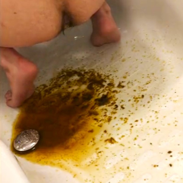 Man blows a lot of diarrhea in the bathtub.
