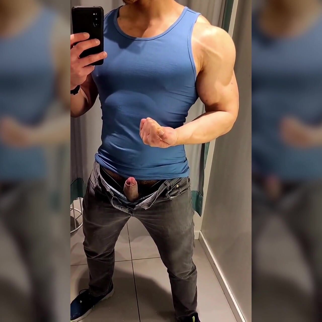 Roided musclebro in changing room