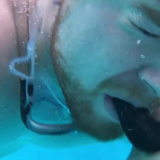 Underwater barefaced buddybreathing - video 4