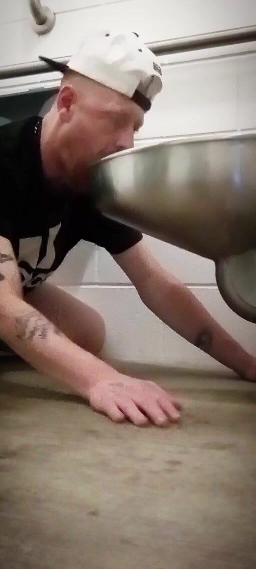 Faggot Licks Public Toilet