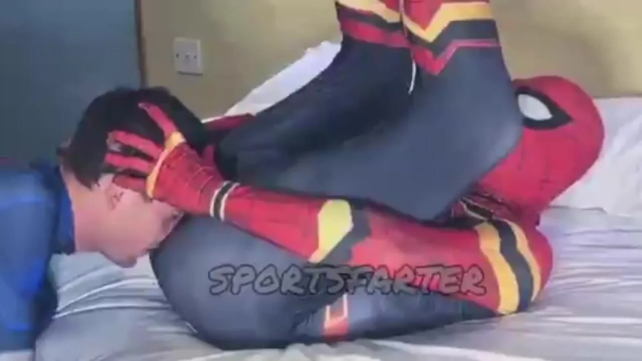 SportsFarter - Spiderman preview - ThisVid.com en anglais