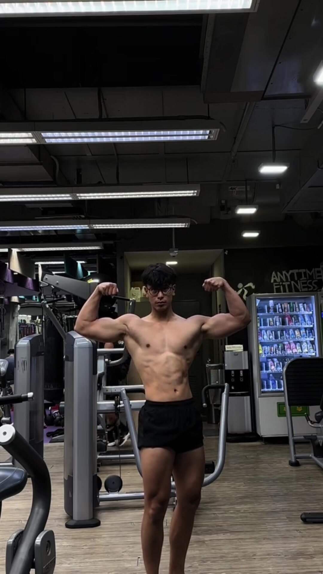 HOT SG CHINESE GUY FLEXING 10
