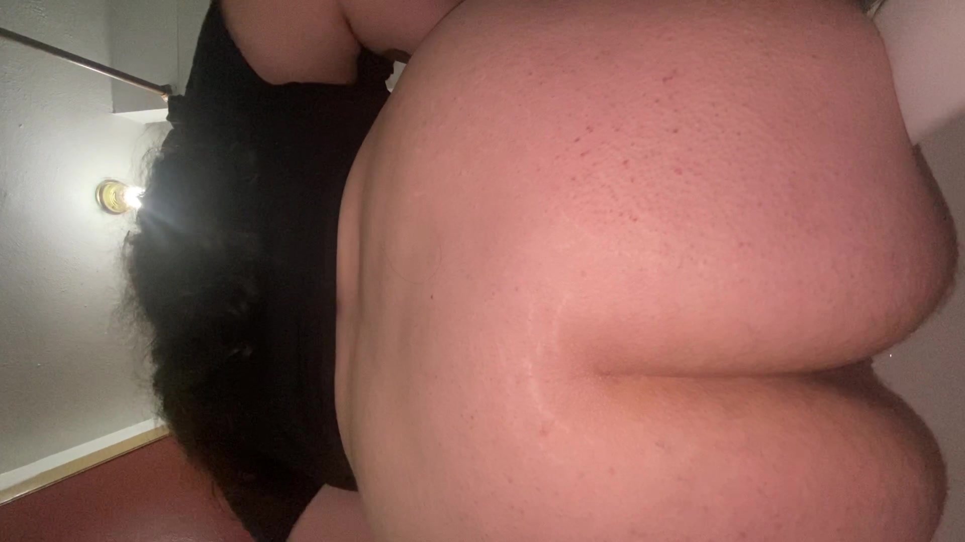 PAWG lets out airy toilet fart