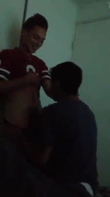 Young latin sucked by gay for cash