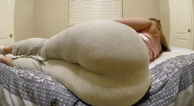 Big ass farting away