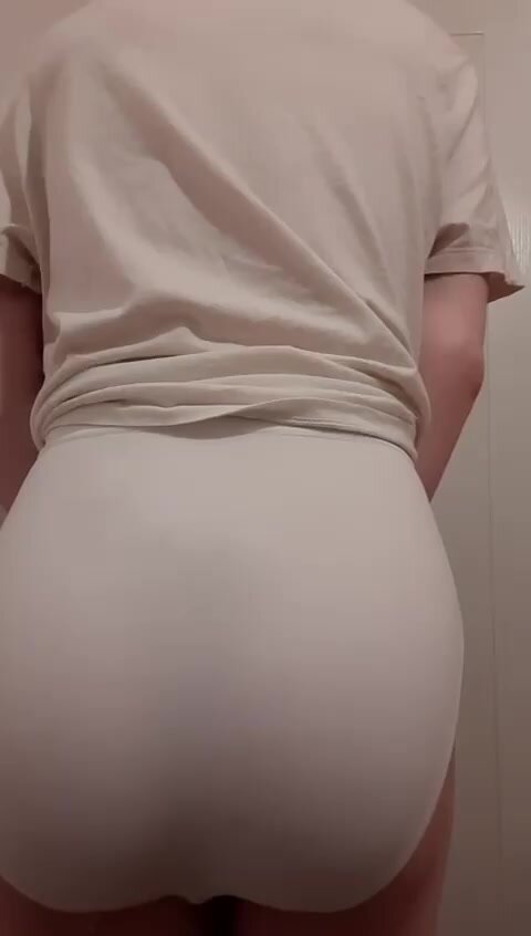 Girl poops in her white panties