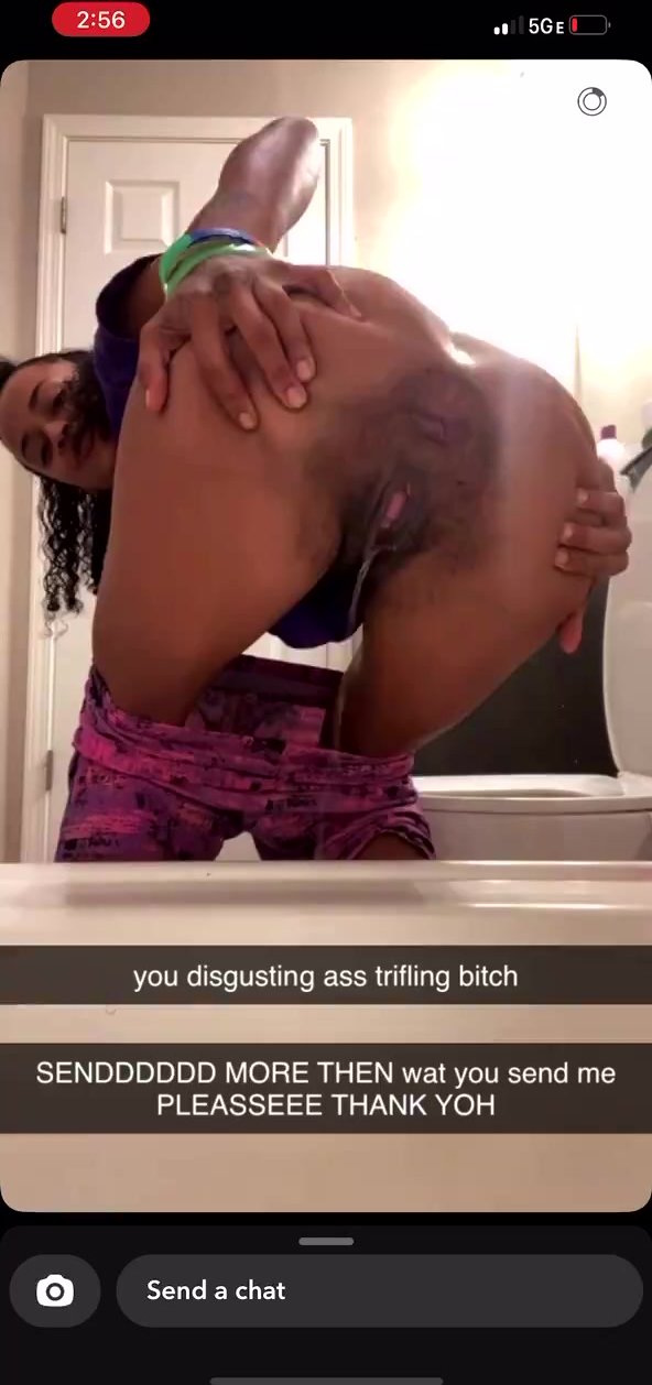 Ebony pees in the tub while bouncing her ass