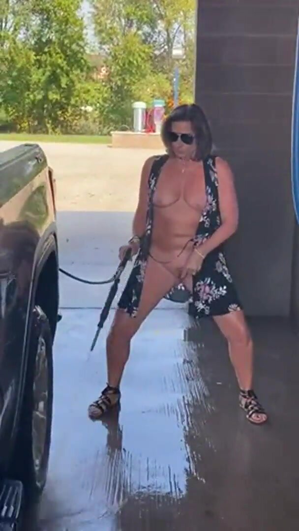 Mature Squirt at the Carwash