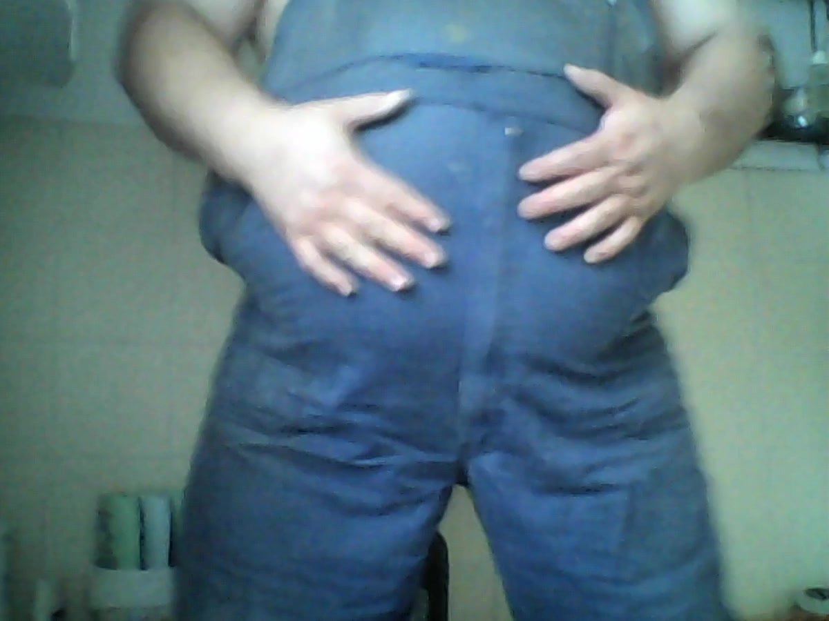Chub fag piss in his overall