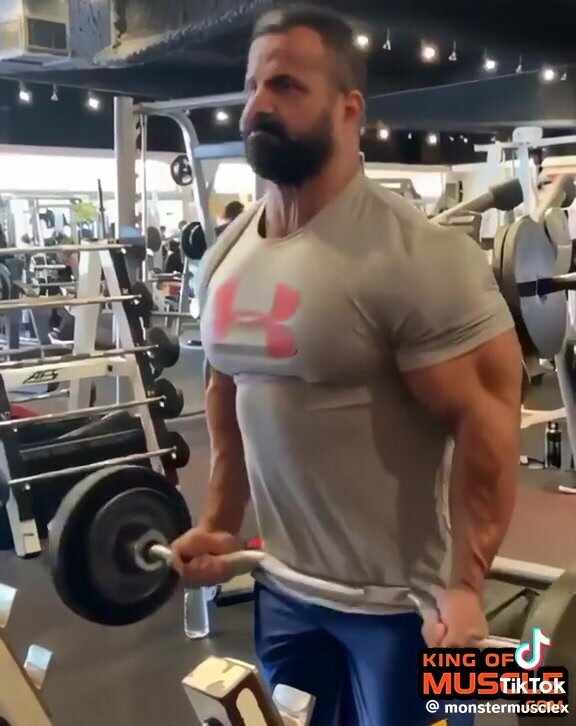 Huge biceps and pecs in tight t-shirt
